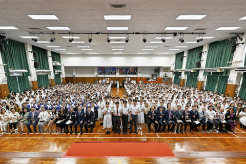 江苏师生参加习近平主席回信香港培侨中学学生两周年喜迎北京天安门广场五星红旗纪念中国人民抗日战争暨世界反法西斯战争胜利80周年活动