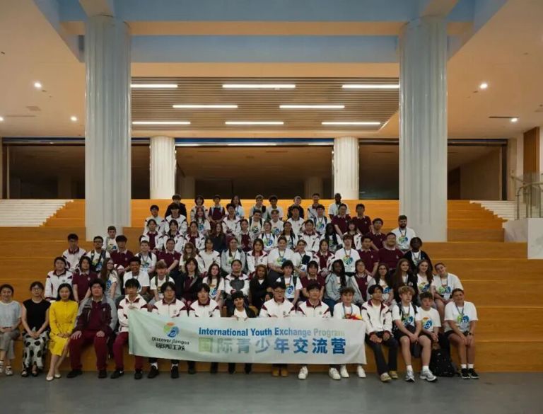 学习贯彻习近平总书记重要复信精神 推动中外青少年人文交流系列报道 | 40名英国师生参加“锦绣江苏·国际青少年交流营”活动